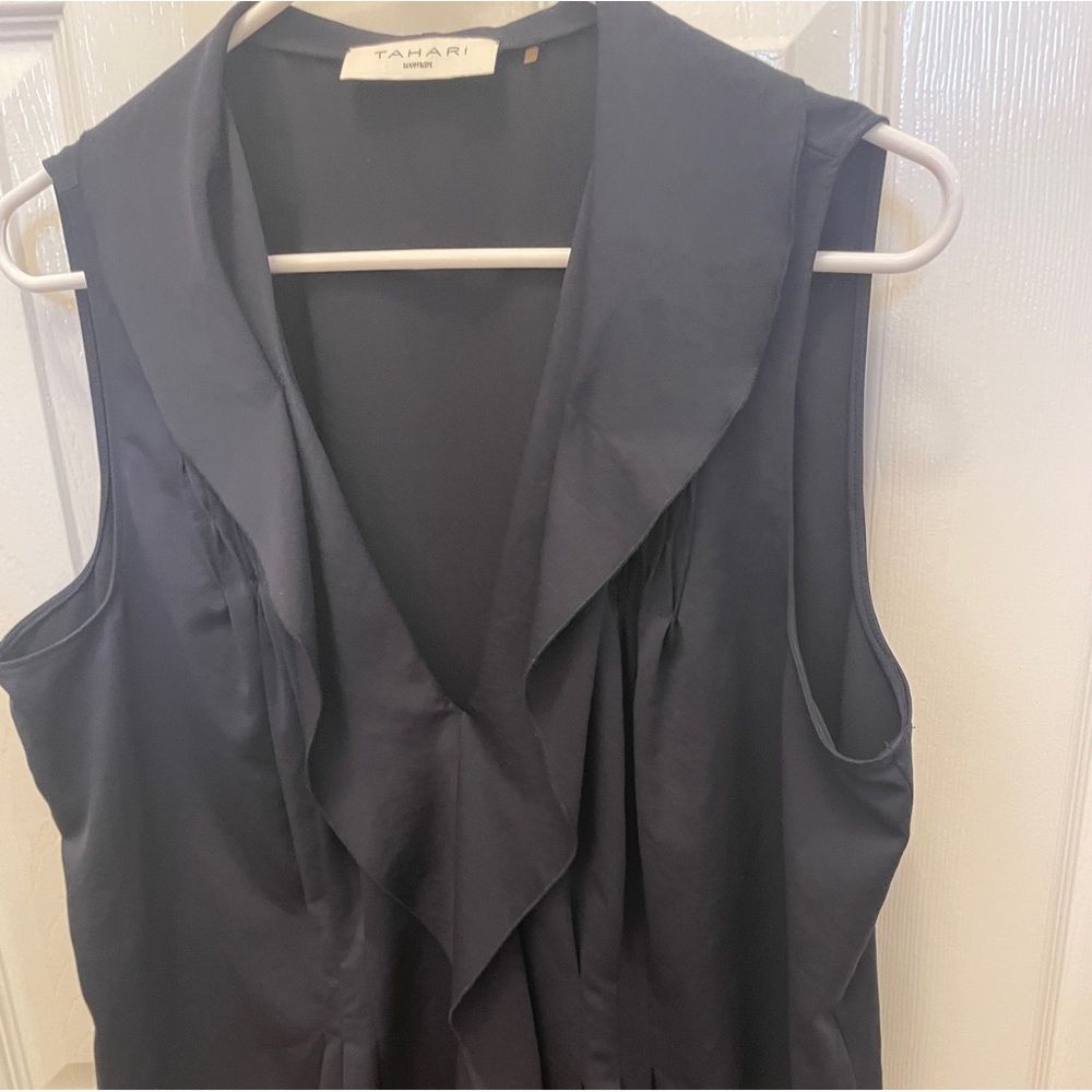 Tahari Woman silky feeling and gorgeous w/ a low V neckline. Size 1X